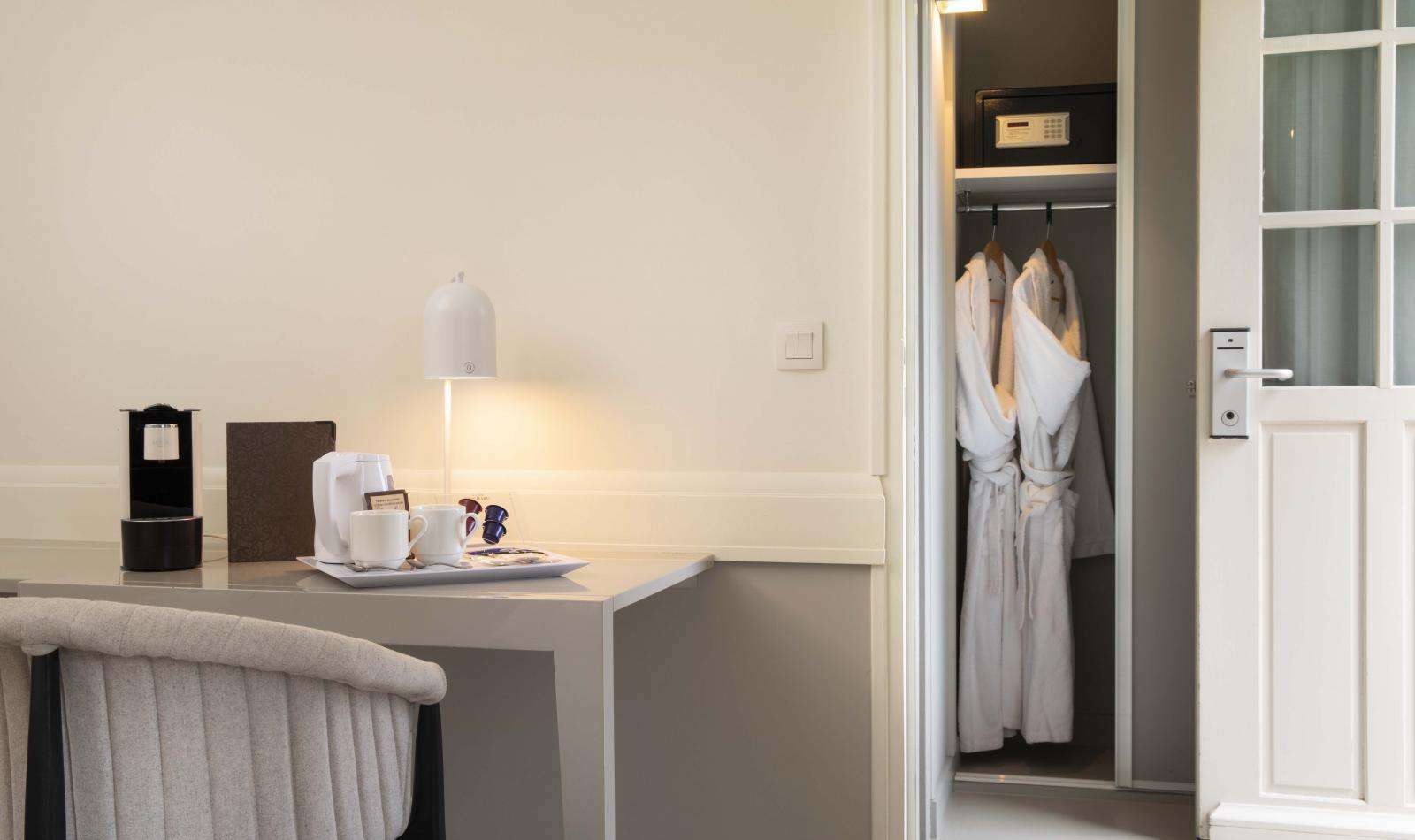 Country Club Hotel Yvre-l'Eveque Room photo